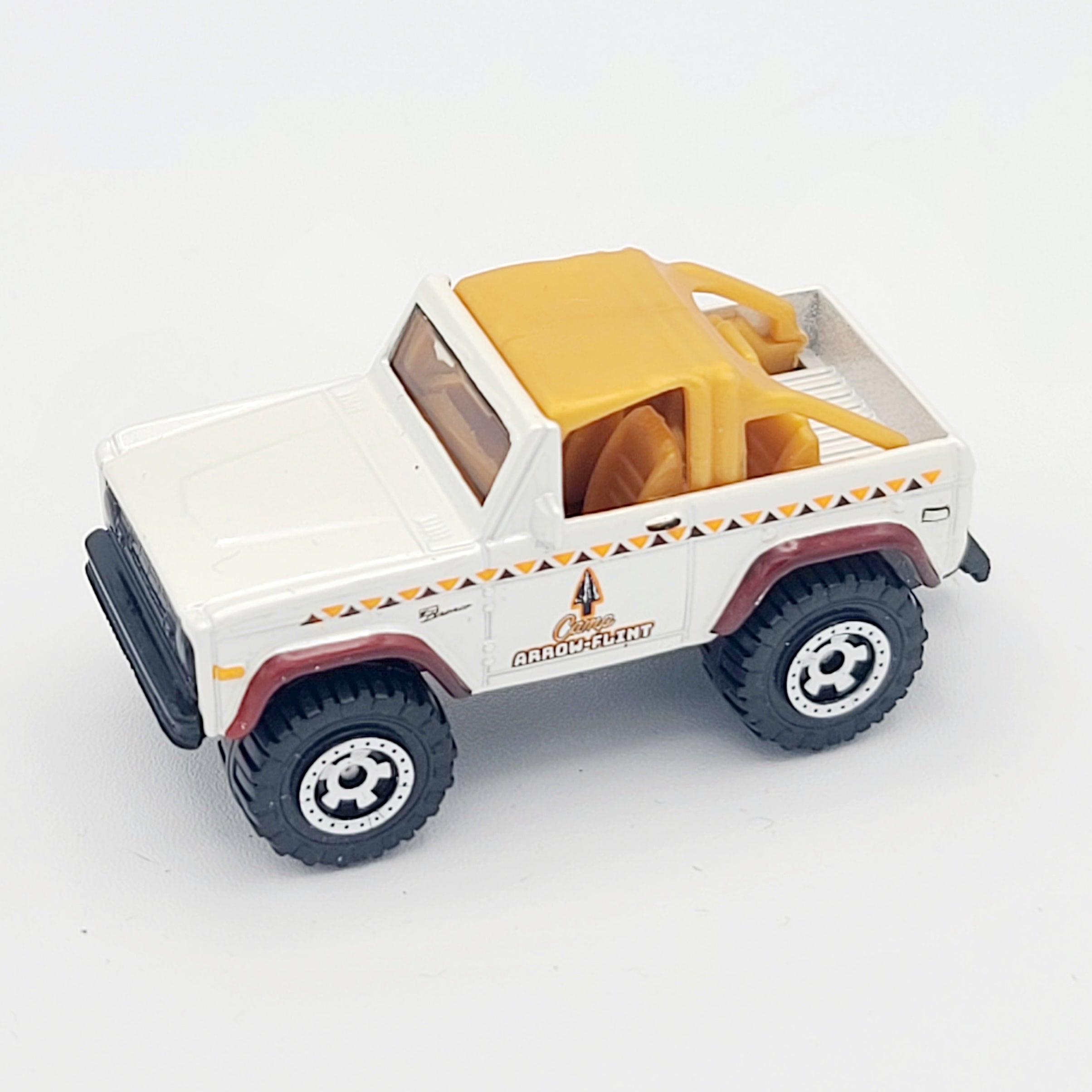 Matchbox '72 Ford Bronco w/ Trailer Trawler "Camp Arrowflint" (2019 MBX 5 Pack Exclusive - MBX Wild)